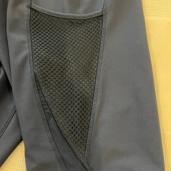 90 Degree By Reflex Navy Athletic Capris - Picture 4 of 5